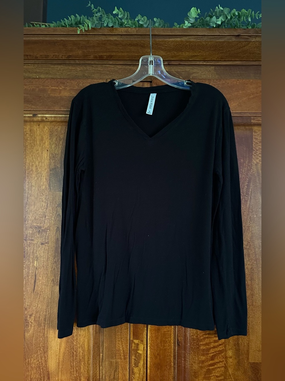 Zenana Outfitters Black V-Neck Long Sleeve Shirt